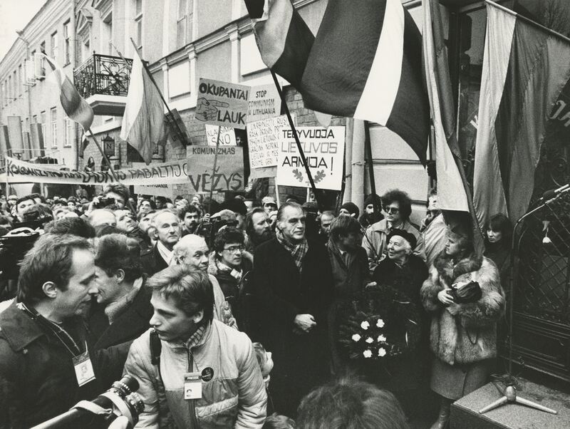 Pilies g. Vilnius. Iš ciklo „Sąjūdis“ — Marijonas Baranauskas, LIMIS. CC BY-NC-ND. https://www.limis.lt/valuables/e/365036708/418927435?searchId=92639726