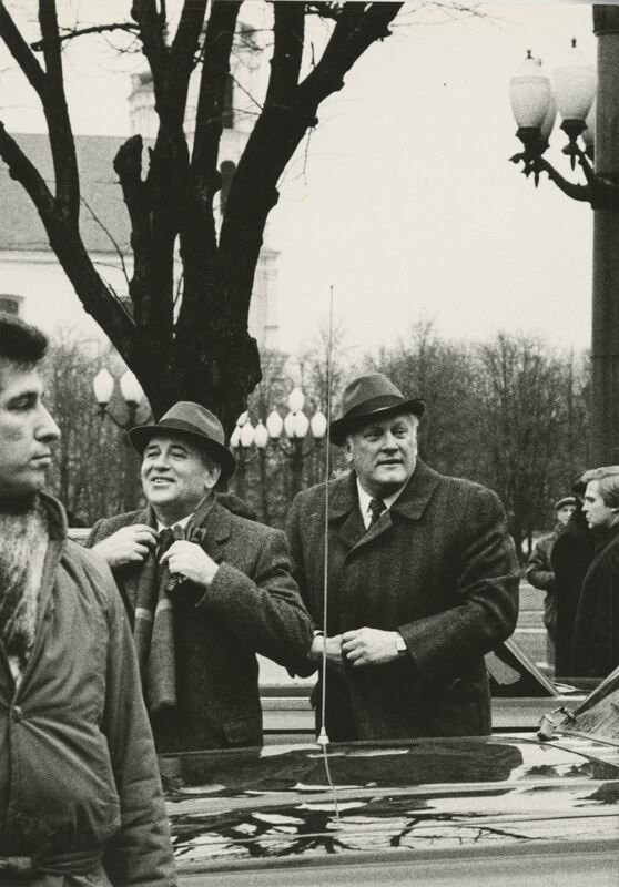 M. Gorbačiovo vizitas Vilniuje. Atvykus į Lenino aikštę — Marijonas Baranauskas. LIMIS. CC BY-NC-ND. https://www.limis.lt/valuables/e/365036708/419398992?searchId=78062578