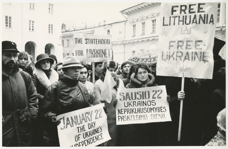 Laisvę Ukrainai. Iš rinkinio "Sąjūdis" — Zenonas Nekrosius. LIMIS. CC BY-NC-ND. https://www.limis.lt/valuables/e/365036708/407631740?searchId=22574562