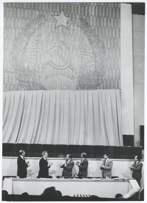 1990 m. kovo 11 d. Iš rinkinio "Sąjūdis" — Zenonas Nekrosius. LIMIS. CC BY-NC-ND. https://www.limis.lt/valuables/e/365036708/408432202?searchId=25171040