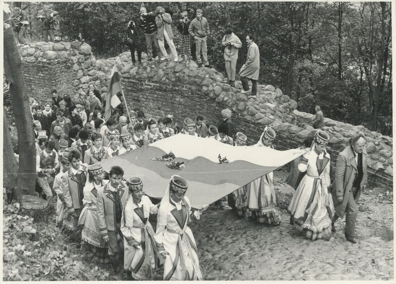 Iš rinkinio „Sąjūdis“ — Raimundas Urbonas, LIMIS. CC BY-NC-ND. https://www.limis.lt/valuables/e/365036708/832787712?searchId=95721109
